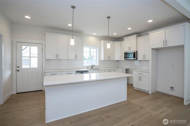 10 E Compass Lane, Allyn, WA 98524