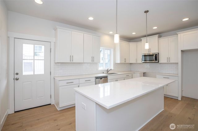 10 E Compass Lane, Allyn, WA 98524