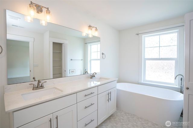 10 E Compass Lane, Allyn, WA 98524