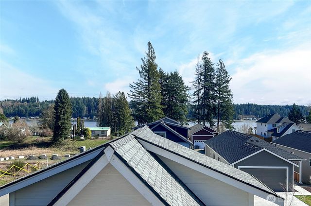 10 E Compass Lane, Allyn, WA 98524