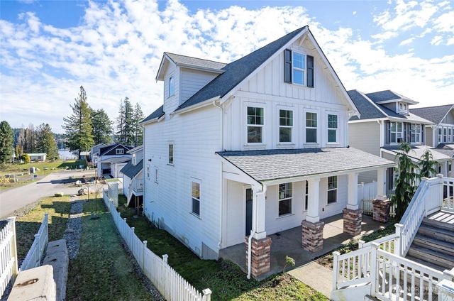 10 E Compass Lane, Allyn, WA 98524