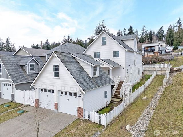 10 E Compass Lane, Allyn, WA 98524