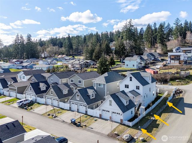 10 E Compass Lane, Allyn, WA 98524