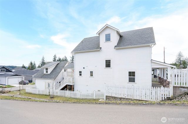 10 E Compass Lane, Allyn, WA 98524