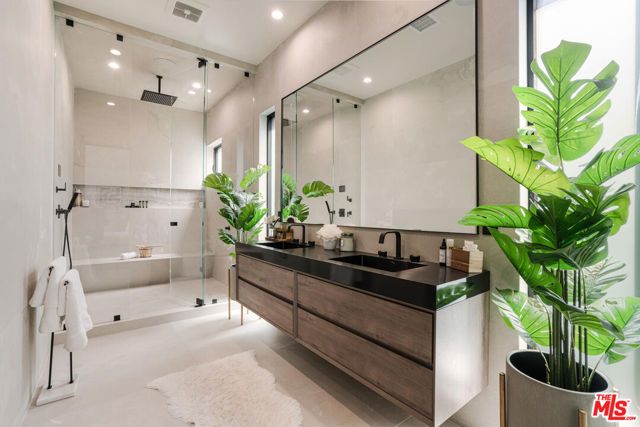 13454 Albers Street, Sherman Oaks, CA 91401