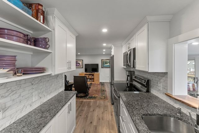 41 Bay Shore Dr, Plymouth, MA 02360