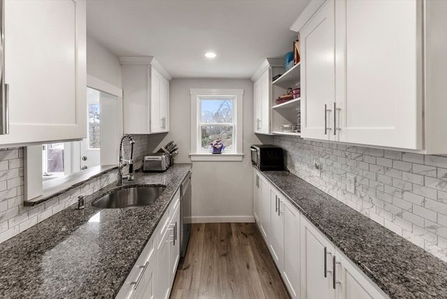 41 Bay Shore Dr, Plymouth, MA 02360