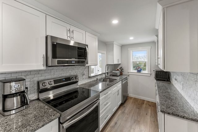 41 Bay Shore Dr, Plymouth, MA 02360