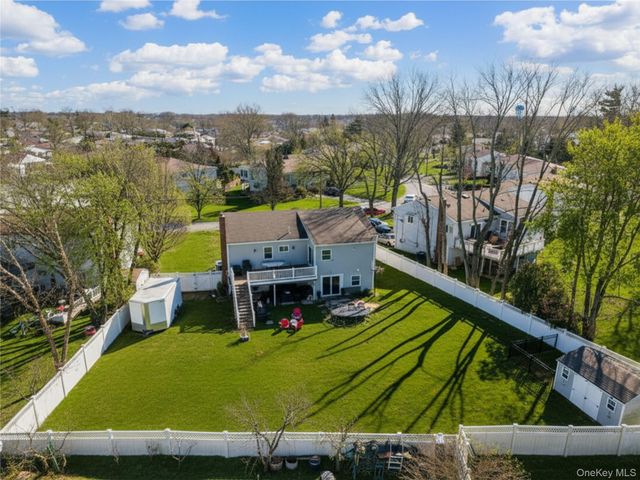 7 Dunhill Road, Manhasset Hills, NY 11040