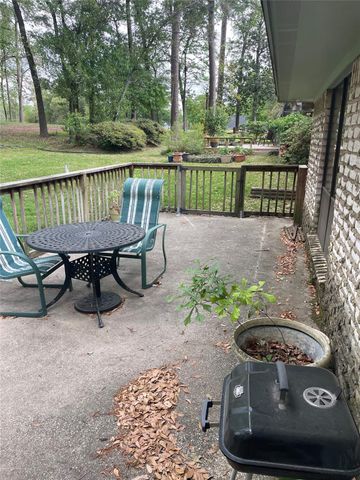 49 Cherry Hill Drive, Conroe, TX 77304