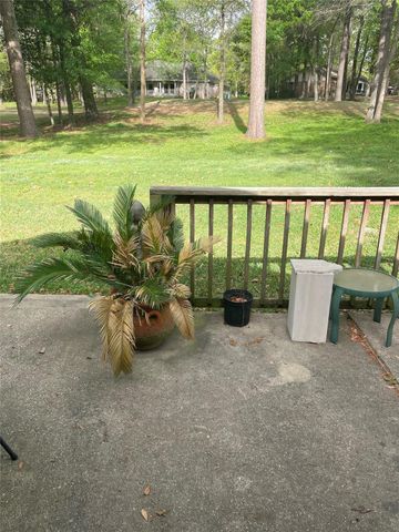 49 Cherry Hill Drive, Conroe, TX 77304