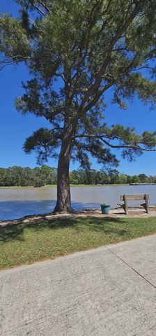 49 Cherry Hill Drive, Conroe, TX 77304