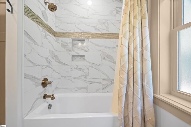 5 Maxfli Court, Travelers Rest, SC 29690