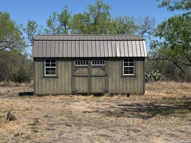 435 North Trail, Pleasanton, TX 78064