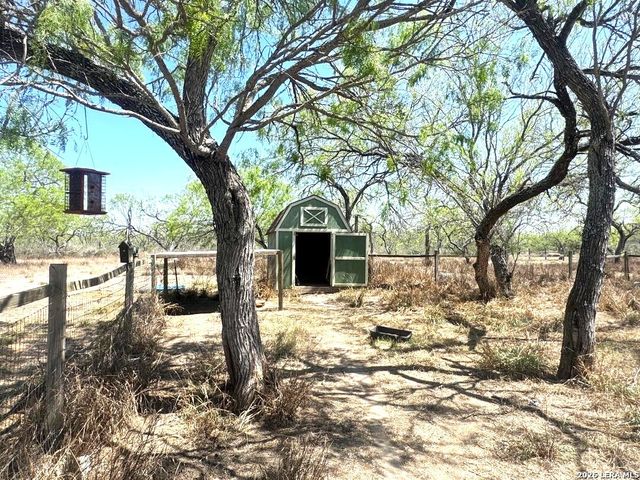 435 North Trail, Pleasanton, TX 78064