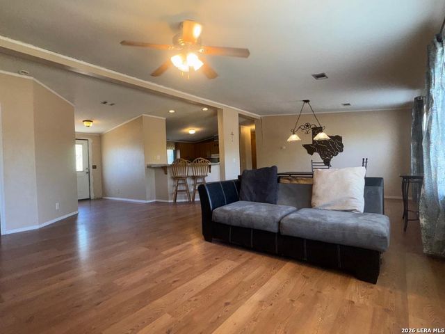 435 North Trail, Pleasanton, TX 78064