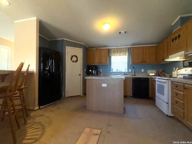 435 North Trail, Pleasanton, TX 78064