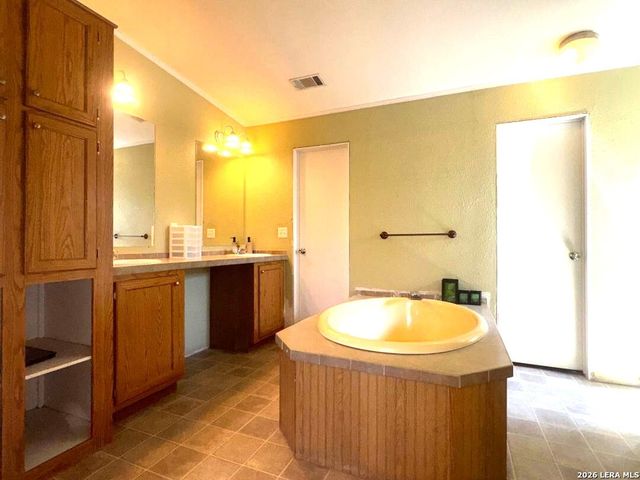 435 North Trail, Pleasanton, TX 78064