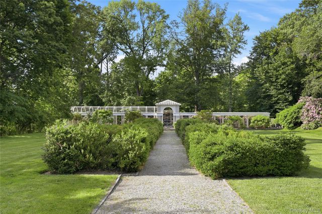 29 Beechwood Way, Briarcliff Manor, NY 10510