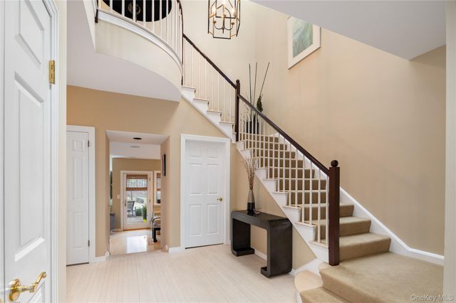 29 Beechwood Way, Briarcliff Manor, NY 10510
