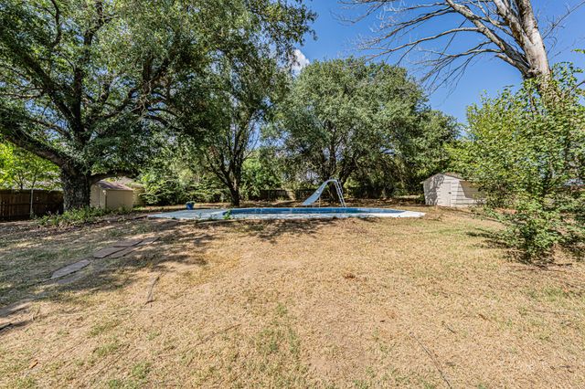 8221 County Road 518, Burleson, TX 76028