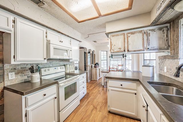 8221 County Road 518, Burleson, TX 76028