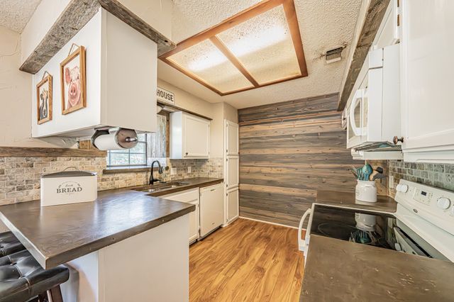 8221 County Road 518, Burleson, TX 76028