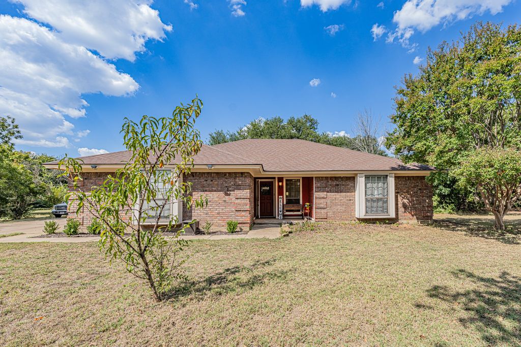 8221 County Road 518, Burleson, TX 76028