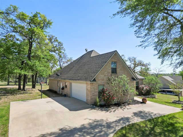 638 Oak Tree Lane, Franklin, TX 77856