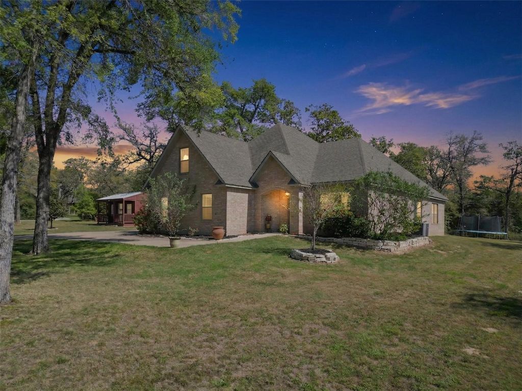 638 Oak Tree Lane, Franklin, TX 77856