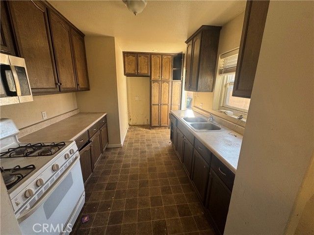 10600 Hildreth Avenue, South Gate, CA 90280