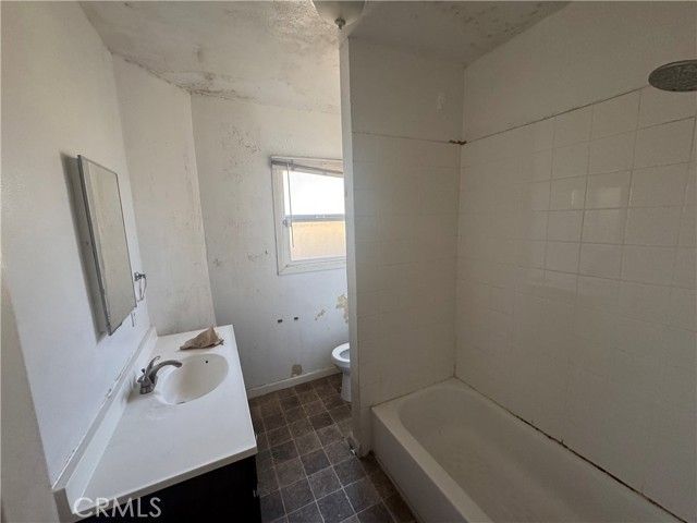 10600 Hildreth Avenue, South Gate, CA 90280