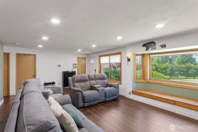 12711 52nd Avenue E, Tacoma, WA 98446