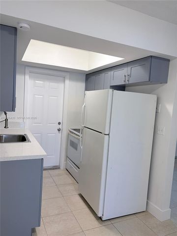 31 NW 163rd St 65, Miami, FL 33169