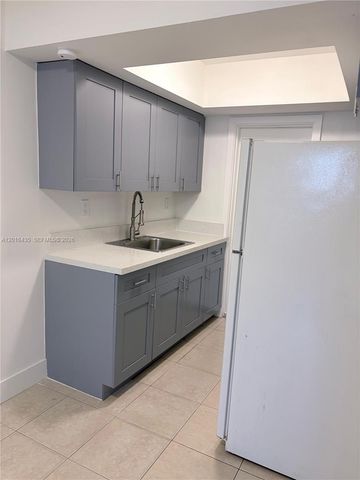 31 NW 163rd St 65, Miami, FL 33169