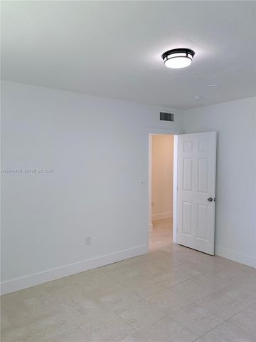 31 NW 163rd St 65, Miami, FL 33169