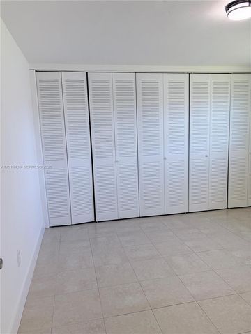 31 NW 163rd St 65, Miami, FL 33169
