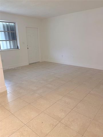 31 NW 163rd St 65, Miami, FL 33169