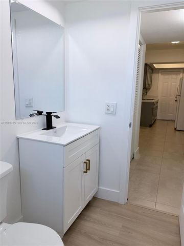 31 NW 163rd St 65, Miami, FL 33169