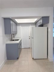 31 NW 163rd St 65, Miami, FL 33169
