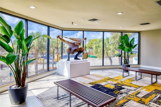 2801 NW 74 AV S02, Miami, FL 33122