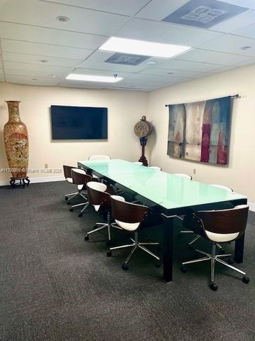 2801 NW 74 AV S02, Miami, FL 33122