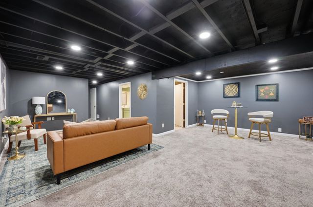 420 Westfield St, Wichita, KS 67209