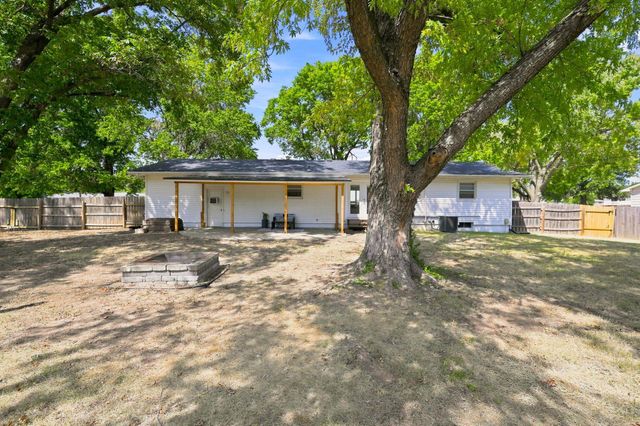420 Westfield St, Wichita, KS 67209