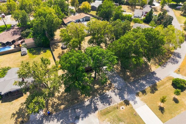 420 Westfield St, Wichita, KS 67209