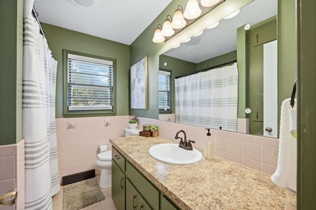 420 Westfield St, Wichita, KS 67209