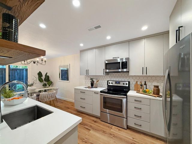 236 W Rincon Avenue P, Campbell, CA 95008