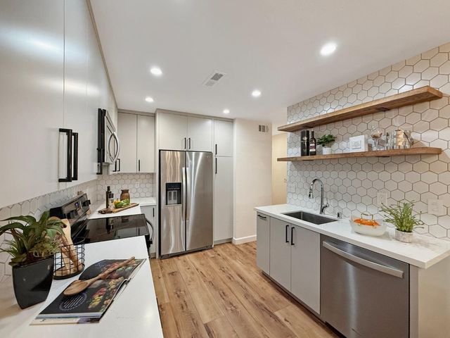 236 W Rincon Avenue P, Campbell, CA 95008