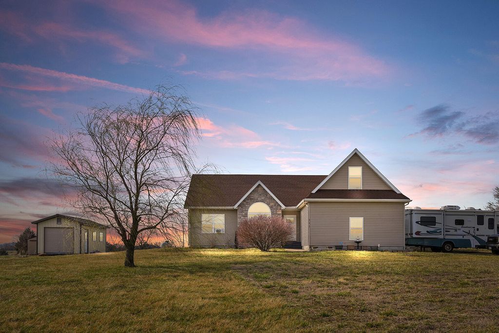 323 Larkspur Court, Ozark, MO 65721