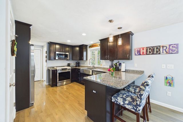 987 Dighton Woods Cir, Dighton, MA 02715